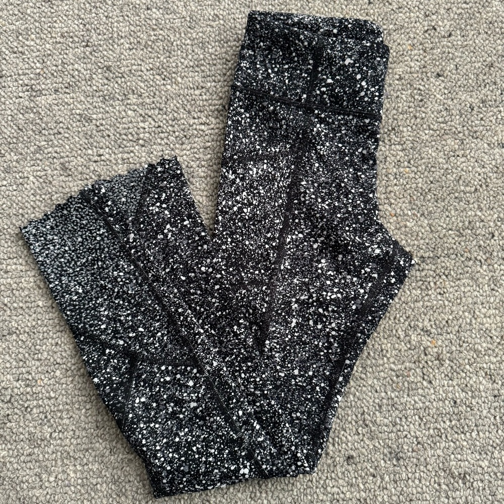 [LULULEMON ATHLETICA] Black and White Speckled Leggings